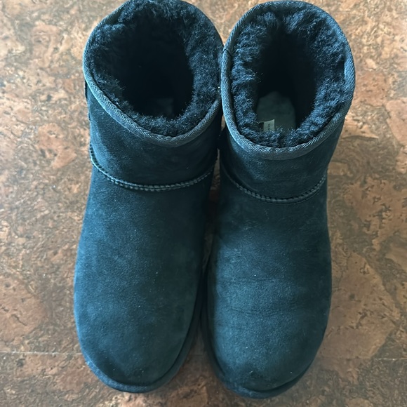 UGG men's classic mini 100% authentic with box size 9 Like New - Picture 5 of 13